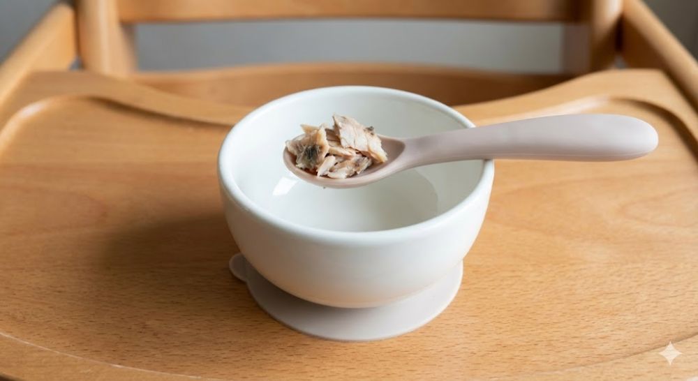 Chỉ nên cho bé 7 tháng ăn lượng cá nhỏ để hệ tiêu hóa làm quen (Ảnh: sưu tầm internet).