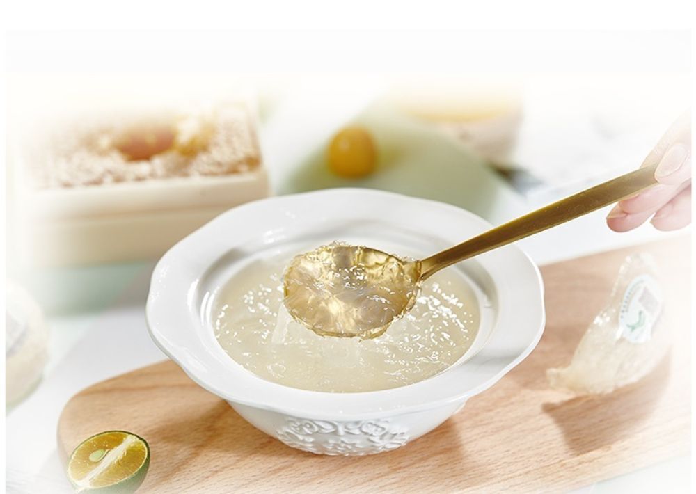 Yến cho bé 7 tháng cần được xay nhuyễn hoặc băm nhỏ để tránh hóc (Ảnh: sưu tầm internet).