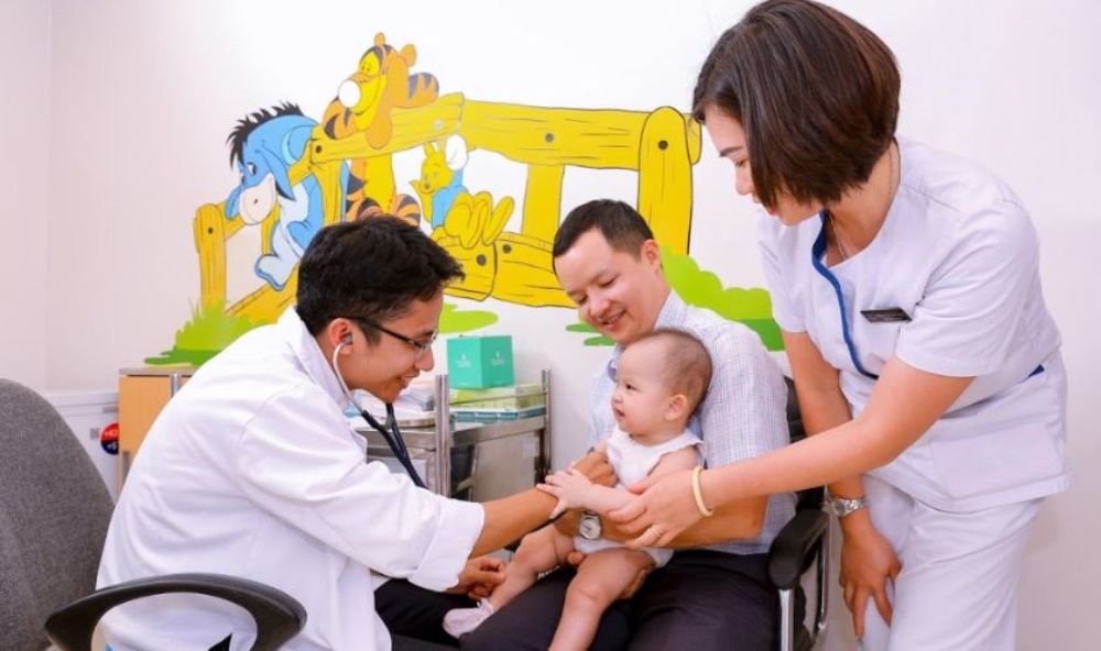 Theo khuyến cáo của Bệnh viện Nhi Trung ương, việc can thiệp sớm sẽ giúp tránh các biến chứng như trĩ hay sa trực tràng ở trẻ nhỏ.