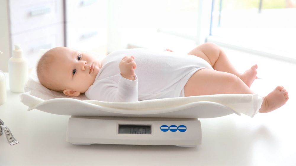 Theo dõi biểu đồ tăng trưởng định kỳ quan trọng hơn là so sánh cân nặng từng tháng