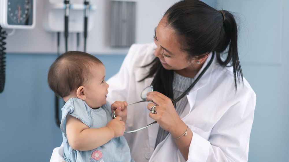 Hãy đưa bé đi khám bác sĩ nếu thấy bé có các dấu hiệu bất thường trên