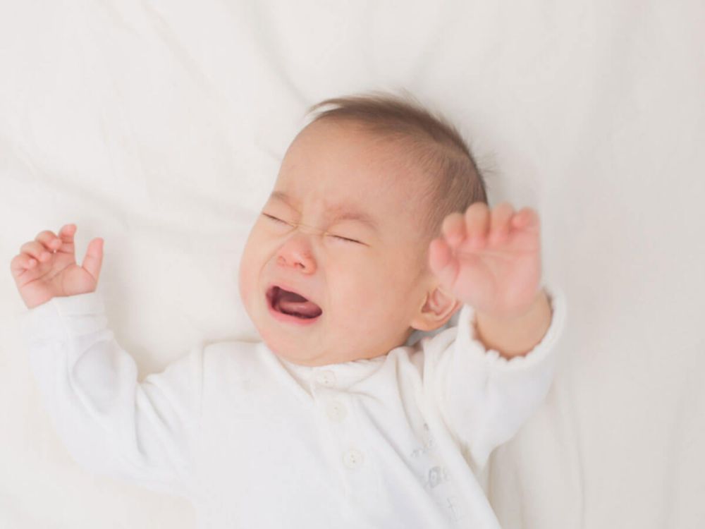 Trẻ 7 tháng ngủ hay lăn lộn trằn trọc