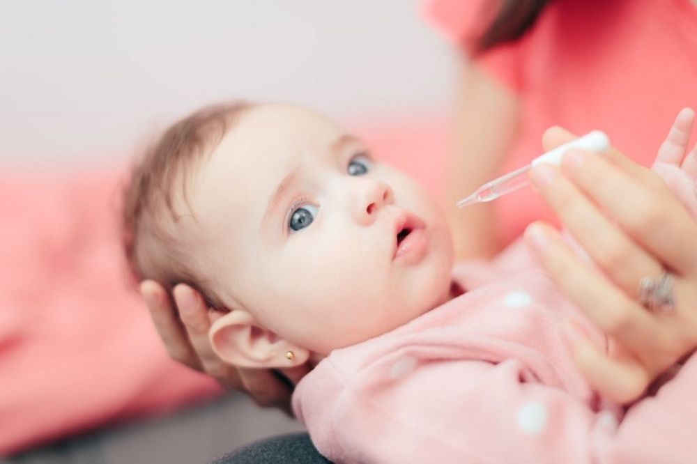 Bổ sung Vitamin D3 và thay đổi tư thế nằm là giải pháp hiệu quả giúp bé giảm rụng tóc vành khăn