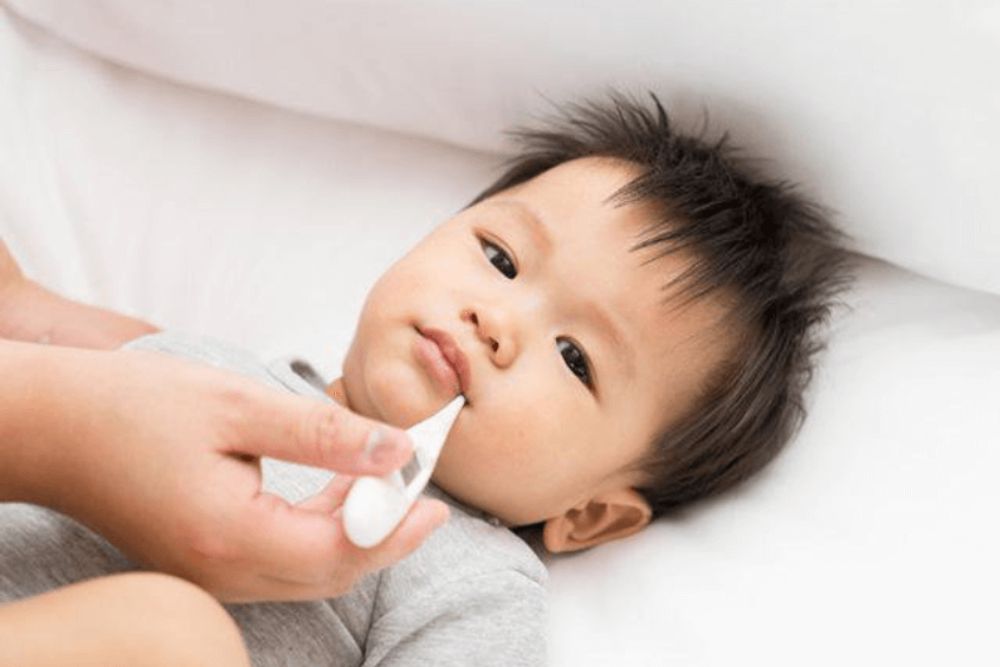 Trẻ đang bị cảm lạnh hoặc vào buổi tối không nên uống nước dừa