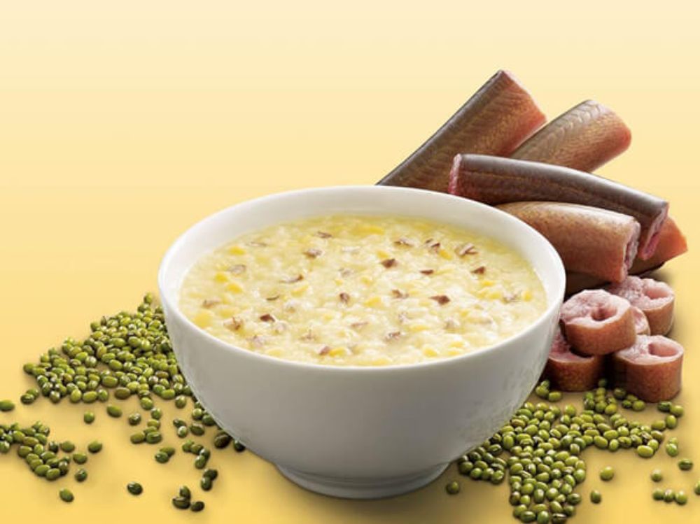 Hạt sen và đậu xanh bùi béo nấu cùng lươn giúp bé 8 tháng no lâu và ngủ sâu giấc hơn.