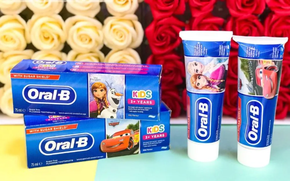 Bao bì Disney sinh động của Oral-B Kids giúp bé thêm yêu thích việc đánh răng.