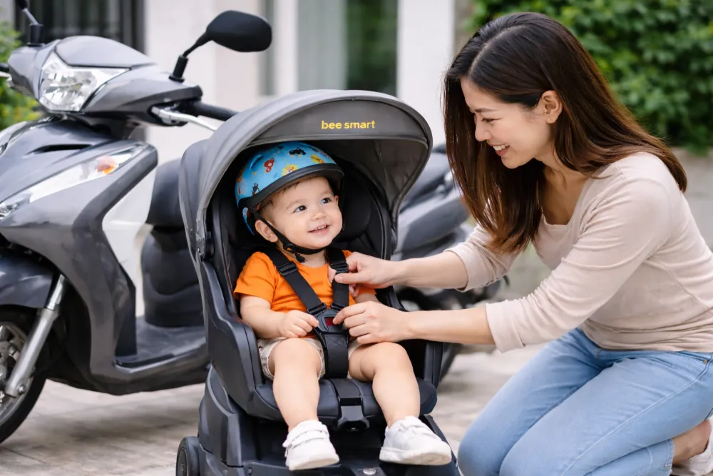 Lựa chọn ghế ngồi tương thích với loại xe và có đai an toàn đa điểm là nguyên tắc sống còn để bảo vệ bé yêu.