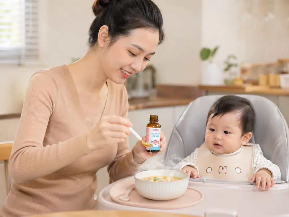 Thêm chất béo (dầu ăn, bơ, phô mai) vào đồ ăn là cách giúp trẻ biếng ăn tăng cân hiệu quả nhất.