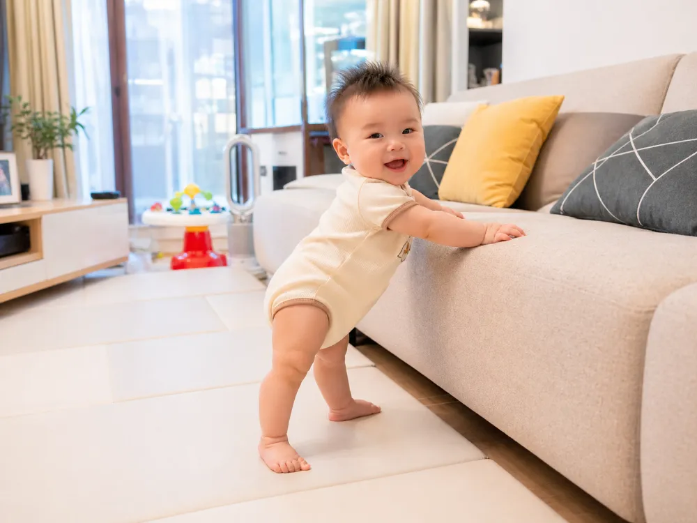 Sữa cung cấp chất béo và năng lượng dồi dào cho não bộ và hệ vận động của bé.
