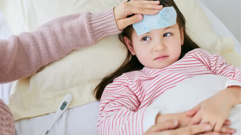 Trẻ mắc cúm B cần được cách ly tại nhà và không dùng chung đồ dùng cá nhân.