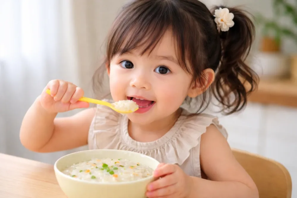 Hãy ưu tiên cho trẻ ăn các món lỏng, mềm, dễ tiêu hóa để trẻ ăn ngon miệng hơn.