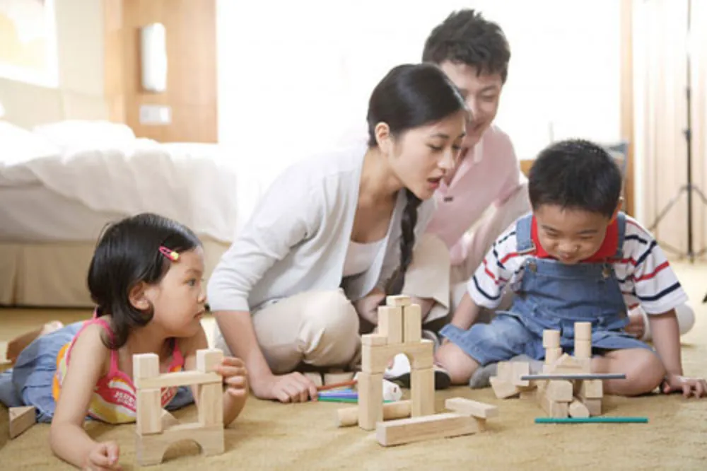 Kết hợp đa dạng các hoạt động vui chơi giúp trẻ 5 tuổi phát triển đồng đều cả não trái lẫn não phải.