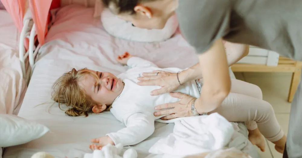 Những sai lầm cần tránh khi trẻ khóc thét trong lúc ngủ
